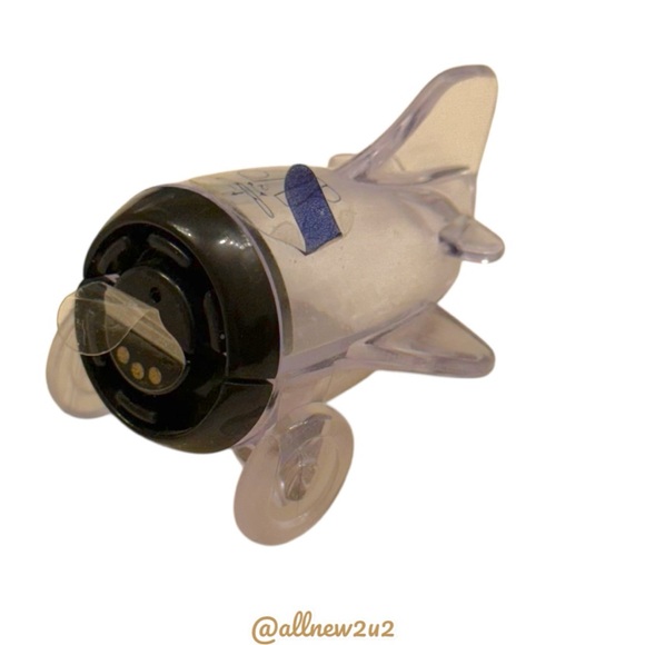 Vintage Collectible Salt & Pepper Plastic Airplane - filled and sealed, not open - Picture 11 of 16